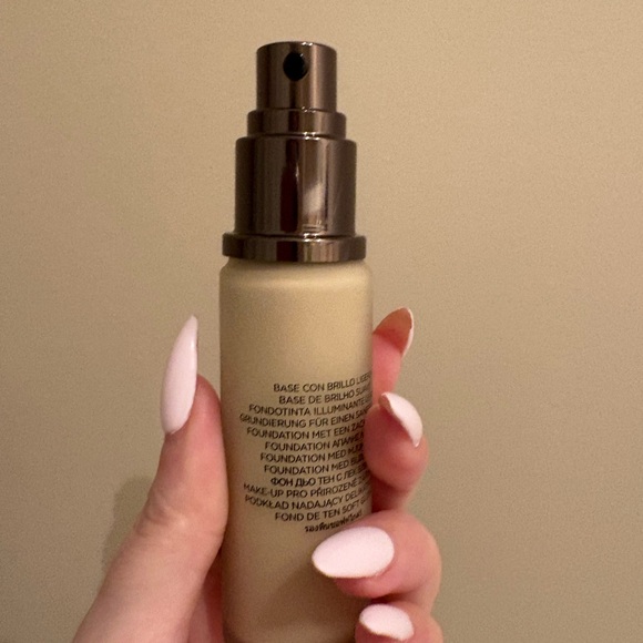 Hourglass Ambient Soft glow foundation - shade 2 - Picture 2 of 6